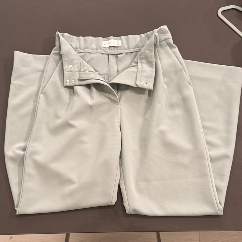 Abercrombie Light Gray Wide-Leg Trousers 6 long